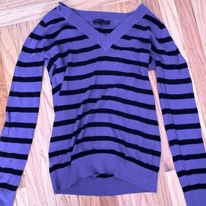 Vintage style y2k top. No damage. Thrift find